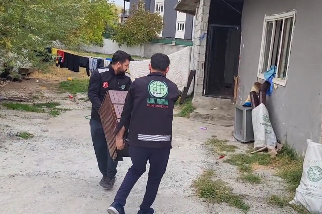 Kermesten elde edilen gelirler, yetim ve ihtiyaç sahibi ailelere ulaştırıldı.