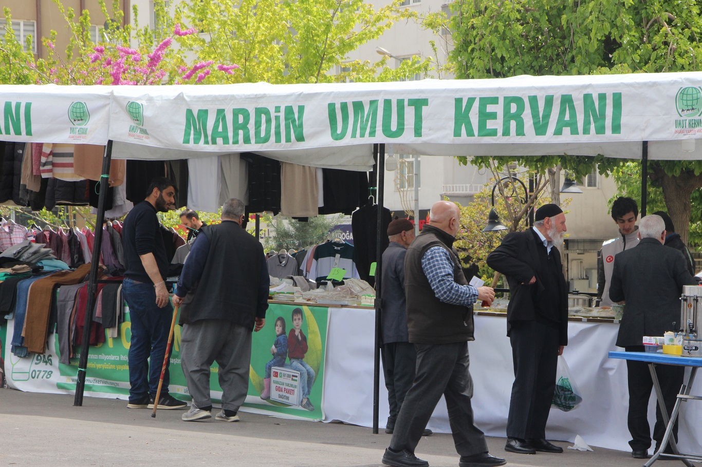 Umut Kervanı Mardin'de yetim ve muhtaçlar yararına kermes düzenliyor