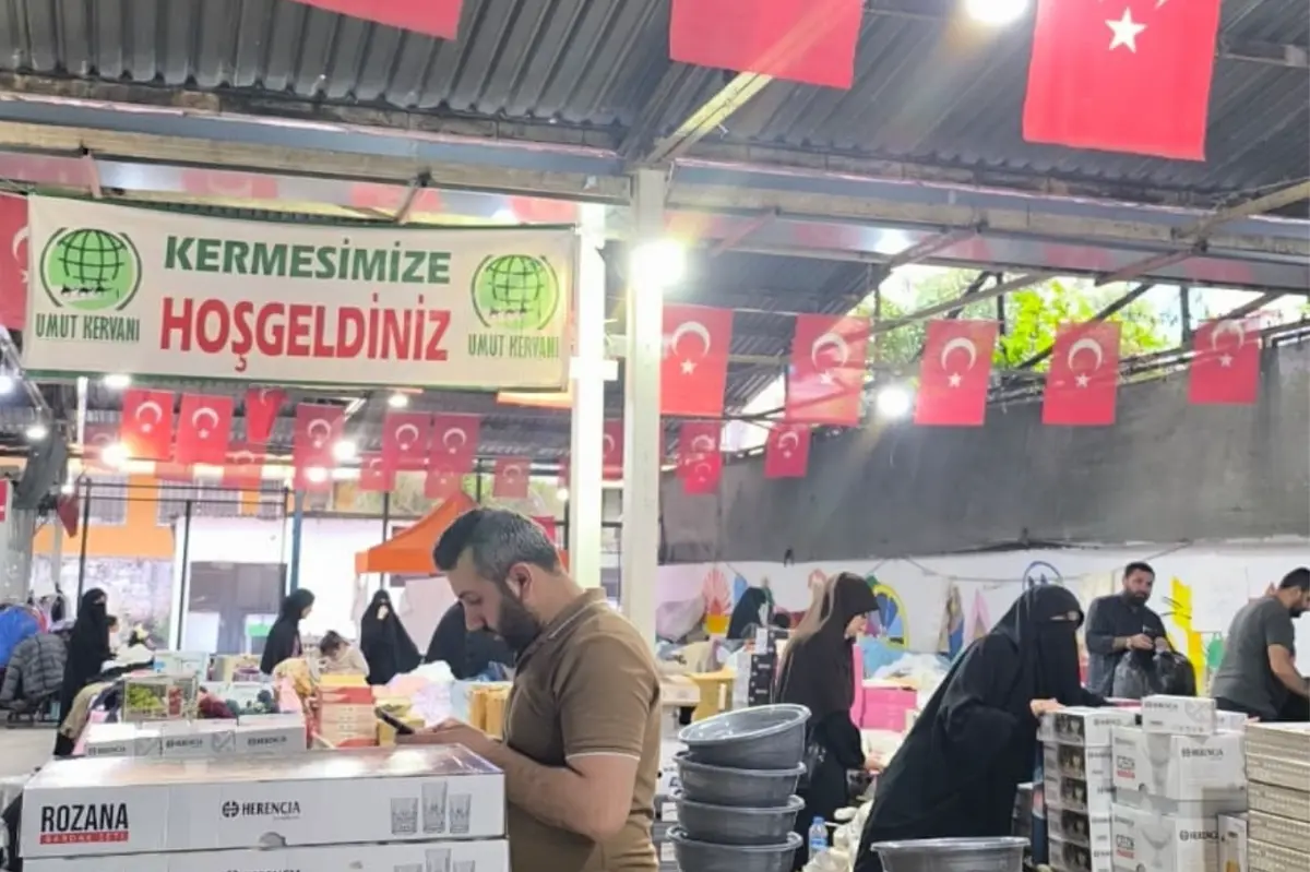 Mersin Umut Kervanı'nın yetimler yararına düzenlediği kermese yoğun ilgi galeri görseli 1
