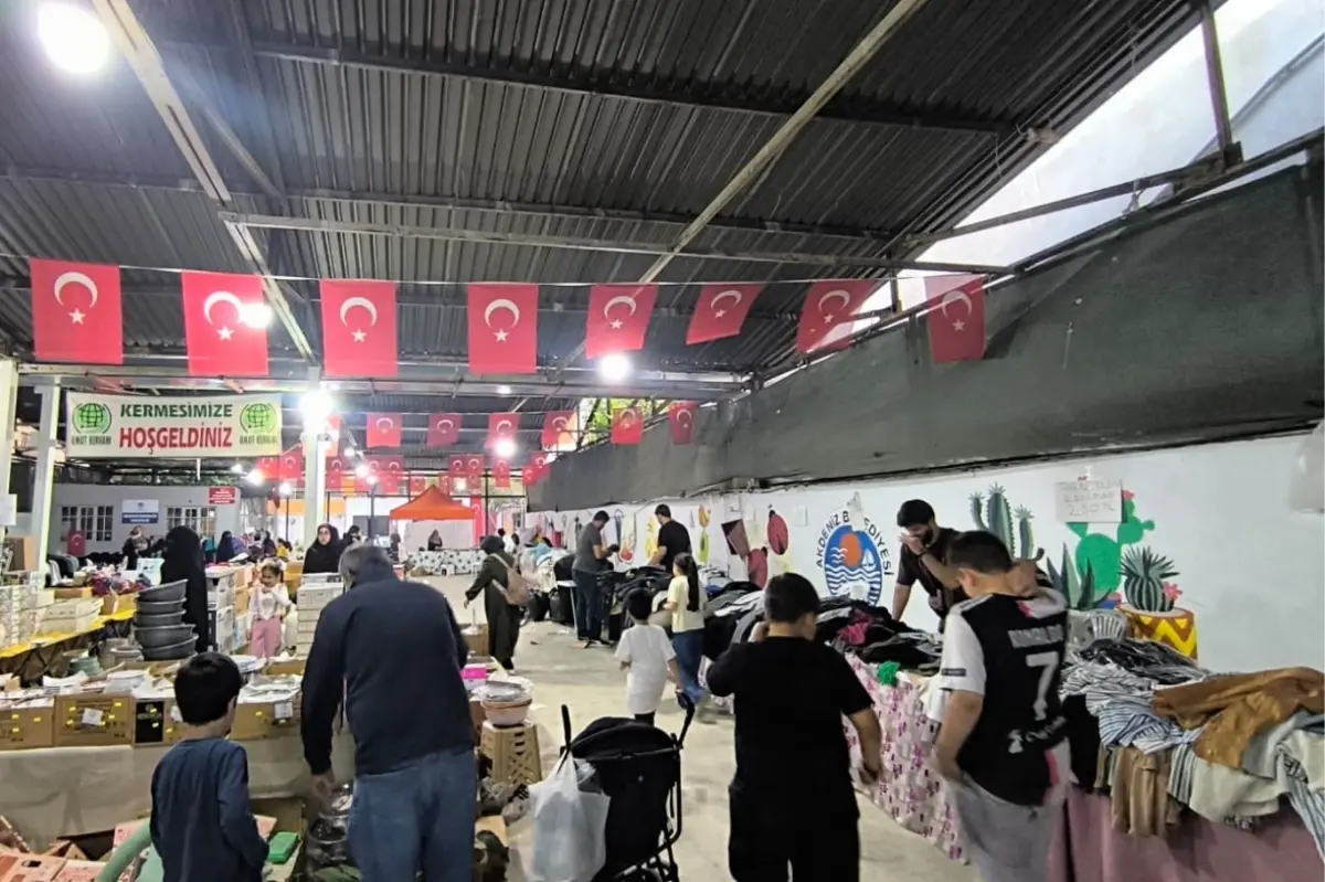 Mersin Umut Kervanı'nın yetimler yararına düzenlediği kermese yoğun ilgi galeri görseli 9