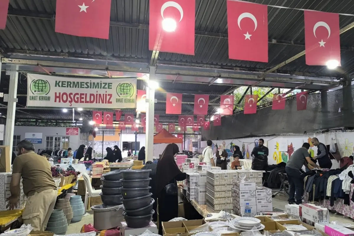 Mersin Umut Kervanı'nın yetimler yararına düzenlediği kermese yoğun ilgi galeri görseli 5