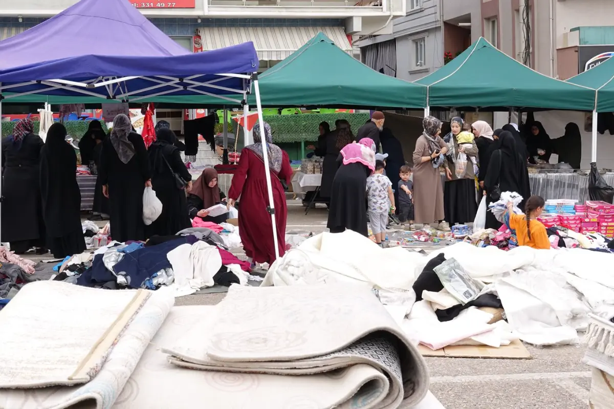 Umut Kervanının bayram öncesi açtığı yardım kermesine yoğun ilgi galeri görseli 7