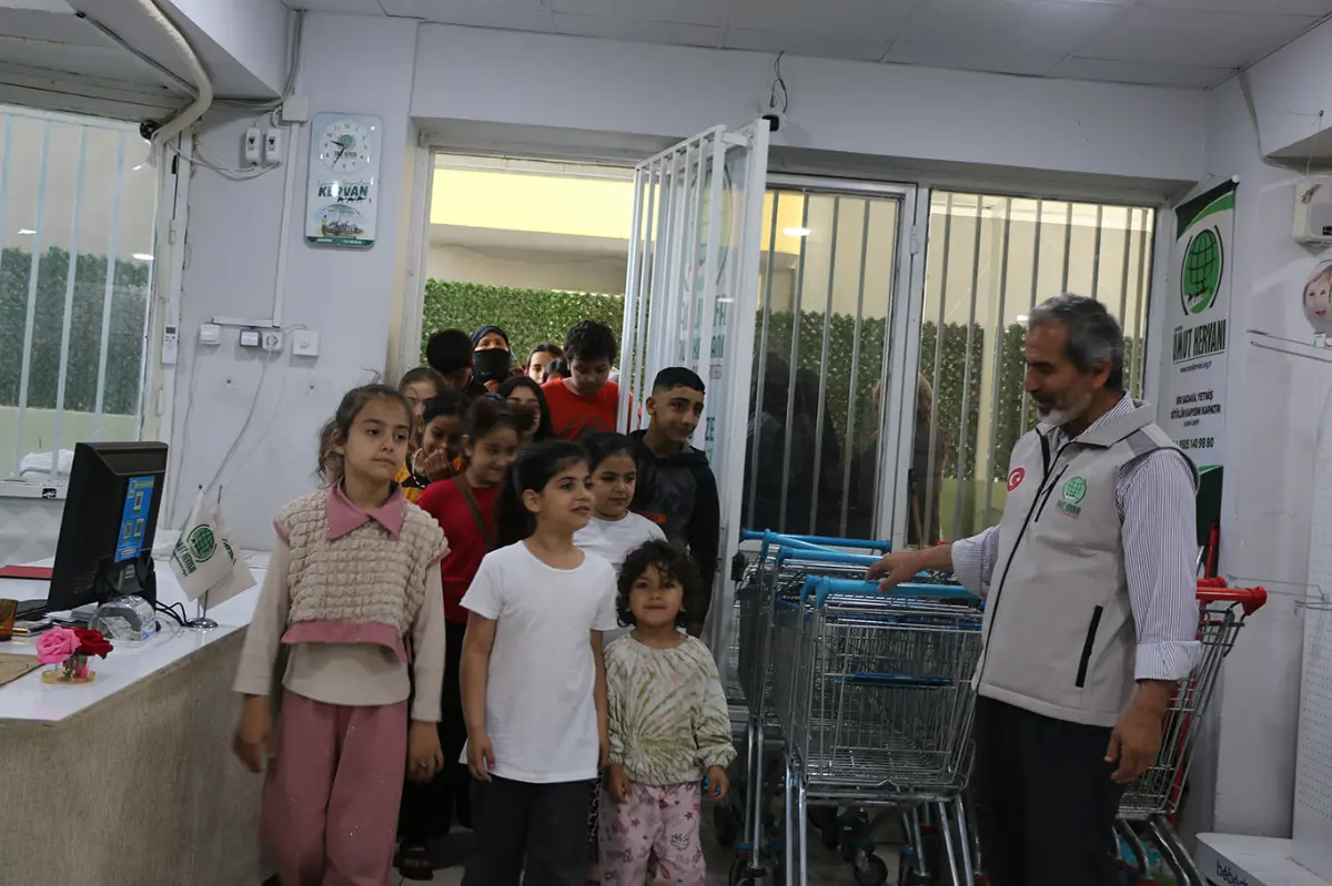Şanlıurfa’da yetim ve muhtaç ailelere bayramlık desteği galeri görseli 8