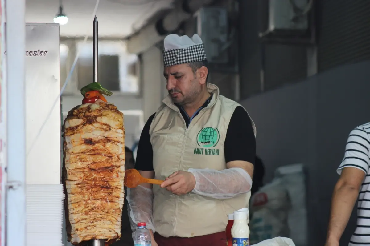 Tarsus'ta yetim ve ihtiyaç sahipleri yararına kermes galeri görseli 4
