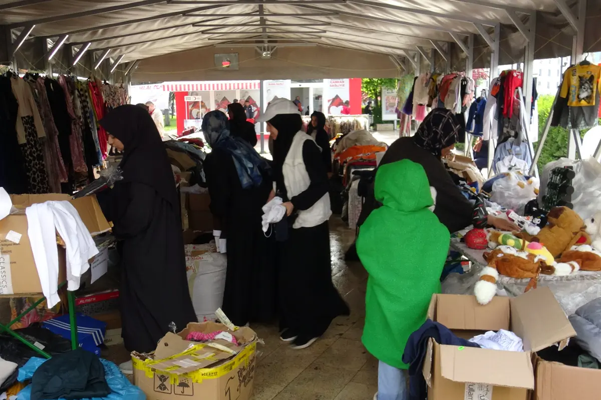 Umut Kervanı'ndan Gazze, yetim ve muhtaç aileler yararına kermes galeri görseli 5