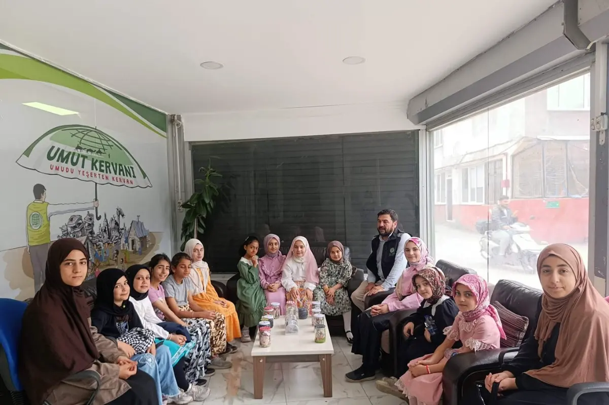 Minik yürekler biriktirdikleri bayram harçlıklarını Gazze'ye bağışladılar galeri görseli 2