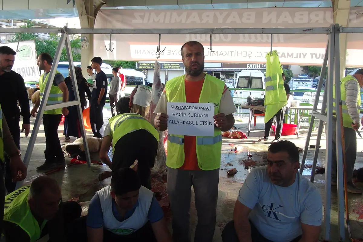 Gaziantep'te Umut Kervanı'nın kurban kesim ve dağıtım çalışmaları sürüyor galeri görseli 9