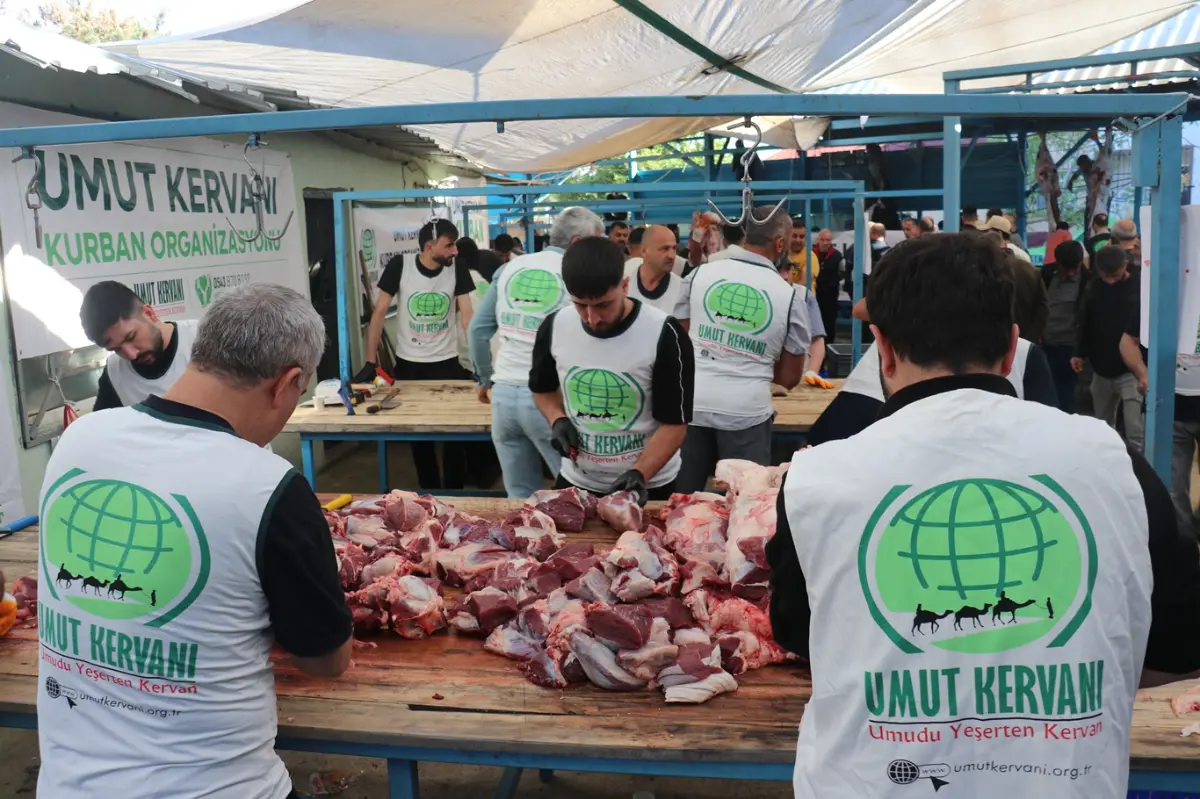 Umut Kervanı İstanbul'da yüzlerce kurban vekâletini yerine getirdi galeri görseli 4