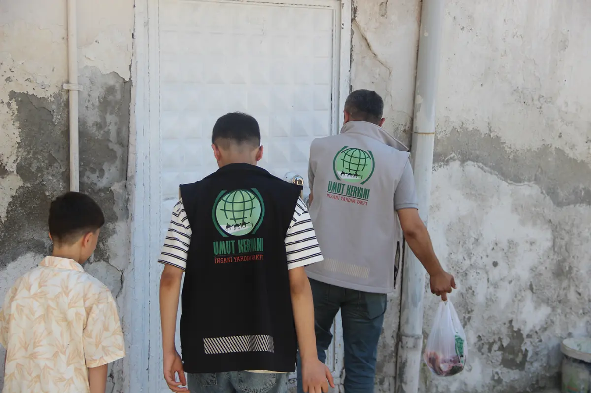 Umut Kervanı Cizre'de binlerce aileye kurban eti ulaştırdı galeri görseli 11
