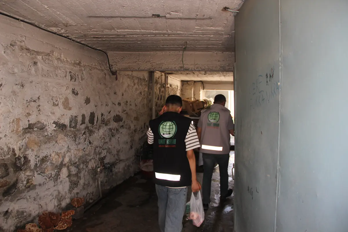 Umut Kervanı Cizre'de binlerce aileye kurban eti ulaştırdı galeri görseli 6