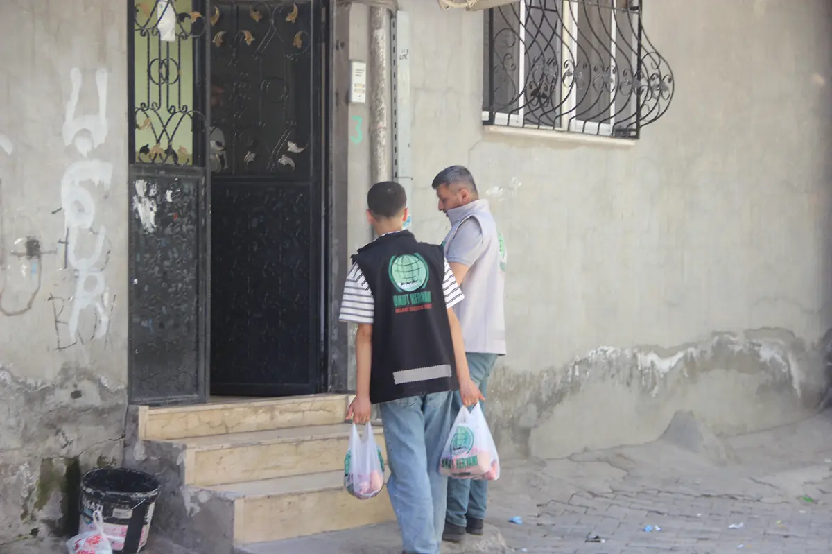 Umut Kervanı Cizre'de binlerce aileye kurban eti ulaştırdı galeri görseli 5