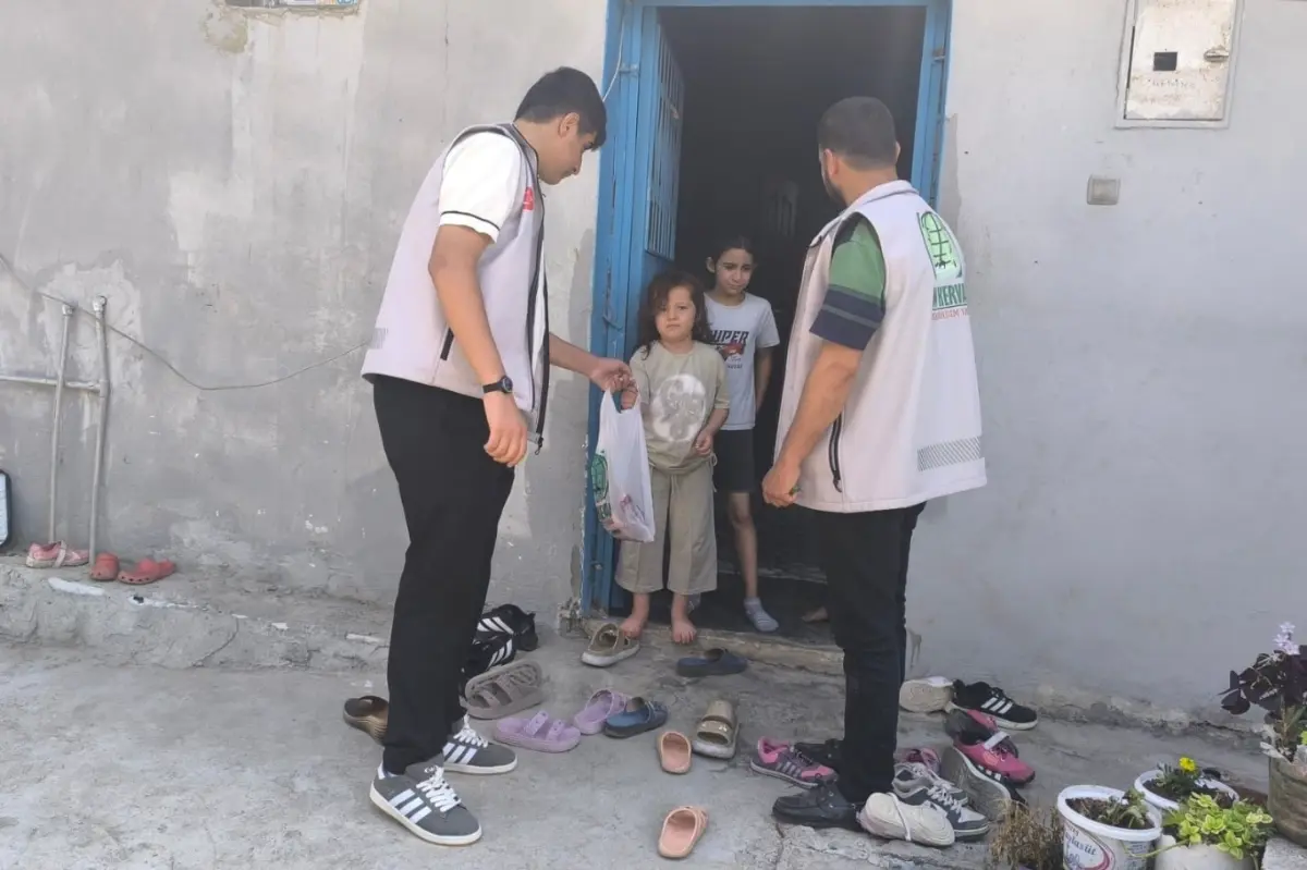 Tarsus Umut Kervanı'ndan muhtaç ailelere kurban eti yardımı galeri görseli 1