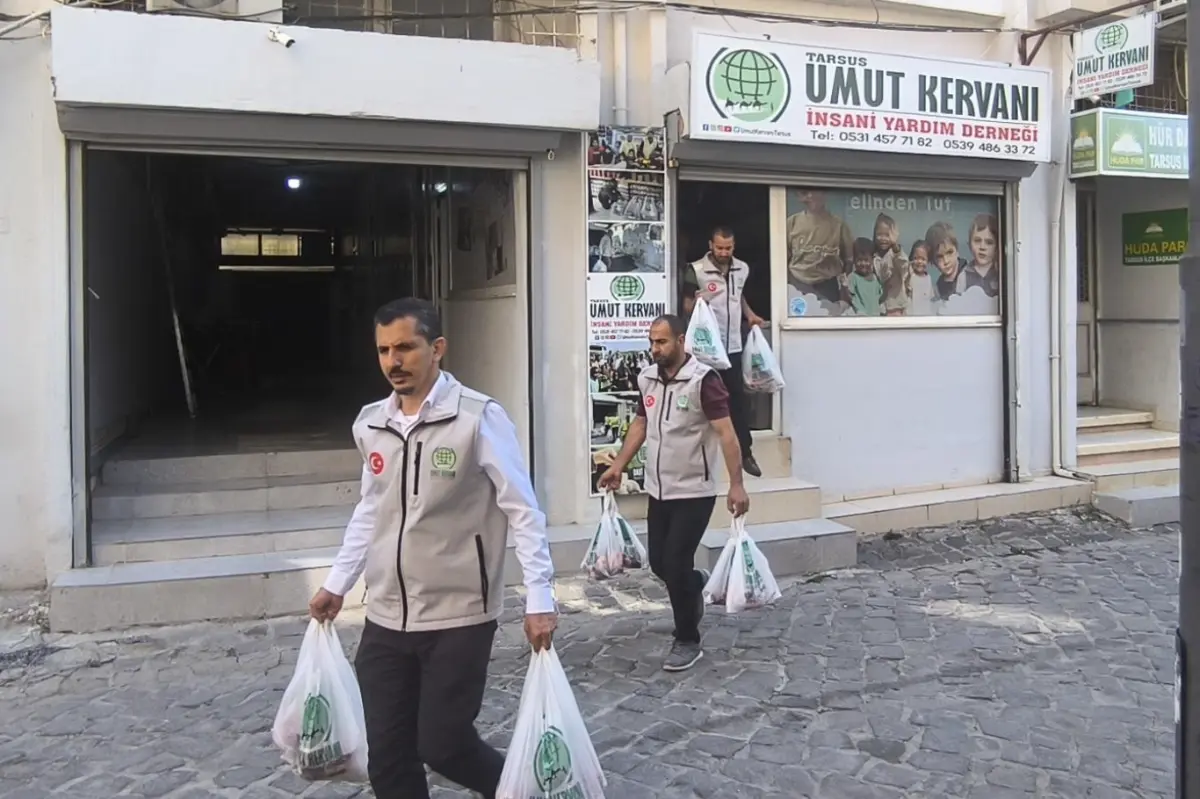 Tarsus Umut Kervanı'ndan muhtaç ailelere kurban eti yardımı galeri görseli 4