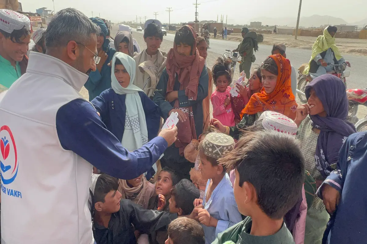 Hayırseverlerin emanetleri Afganistan’daki yetimlere ulaşıyor galeri görseli 7