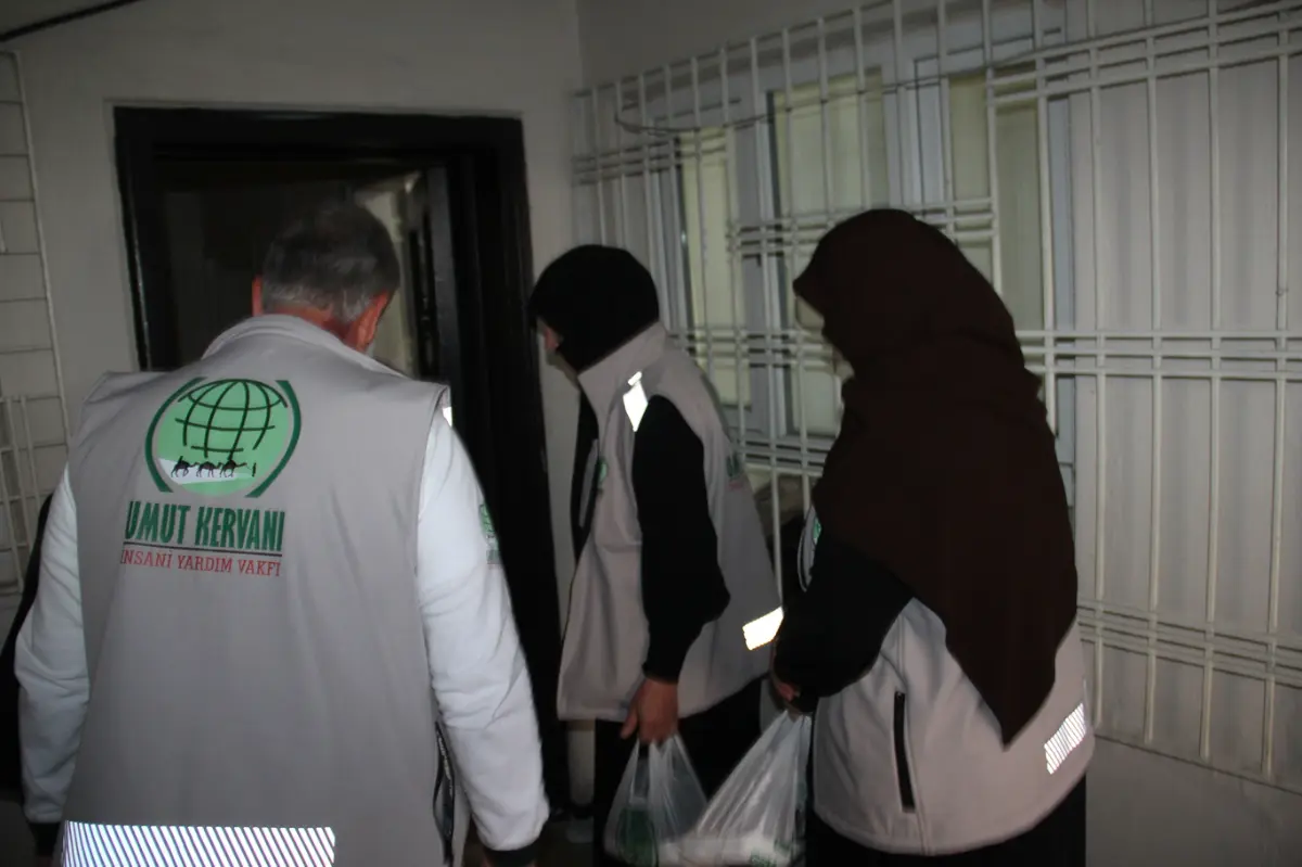 Umut Kervanı Batman'da binlerce aileye kurban eti ulaştırdı galeri görseli 1