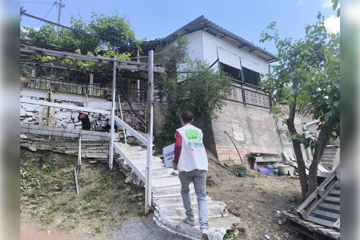 İzmir Umut Kervanından ihtiyaç sahibi ailelere gıda desteği galeri görseli 2