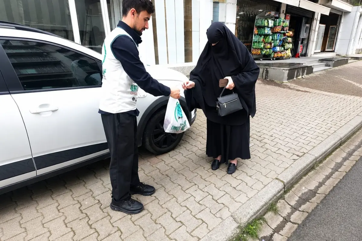 Bingöl Umut Kervanı binlerce aileye kurban eti dağıttı galeri görseli 2
