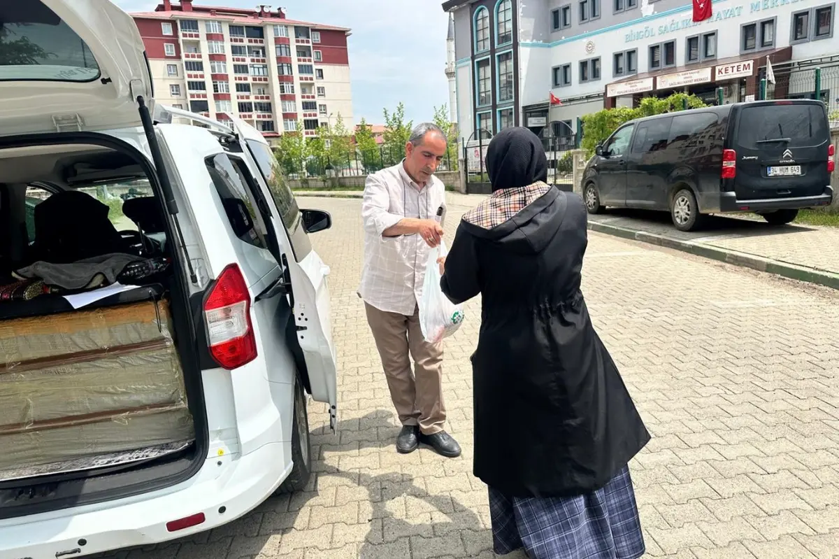 Bingöl Umut Kervanı binlerce aileye kurban eti dağıttı galeri görseli 1