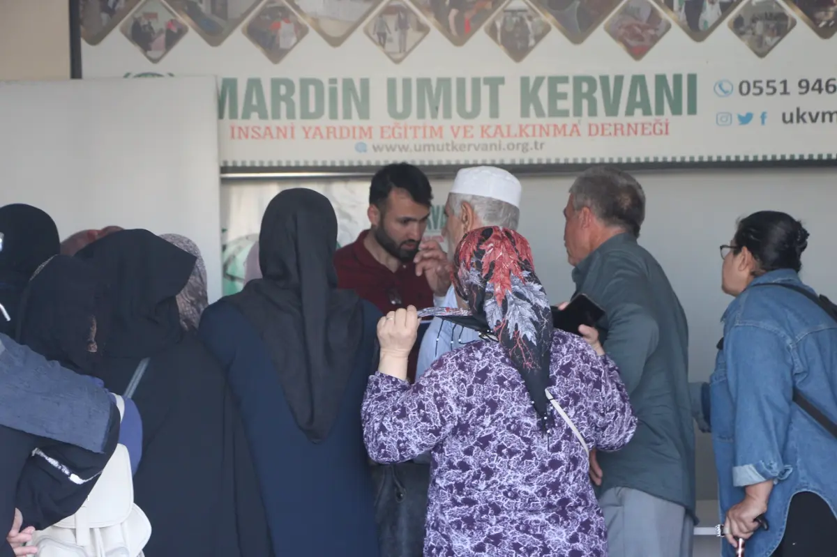 Umut Kervanı Mardin'de yüzlerce aileye et dağıtımında bulundu galeri görseli 5