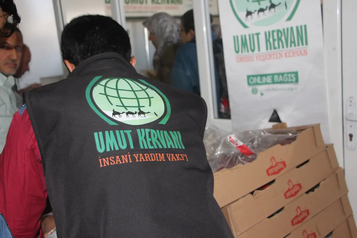 Umut Kervanı Mardin'de yüzlerce aileye et dağıtımında bulundu galeri görseli 2