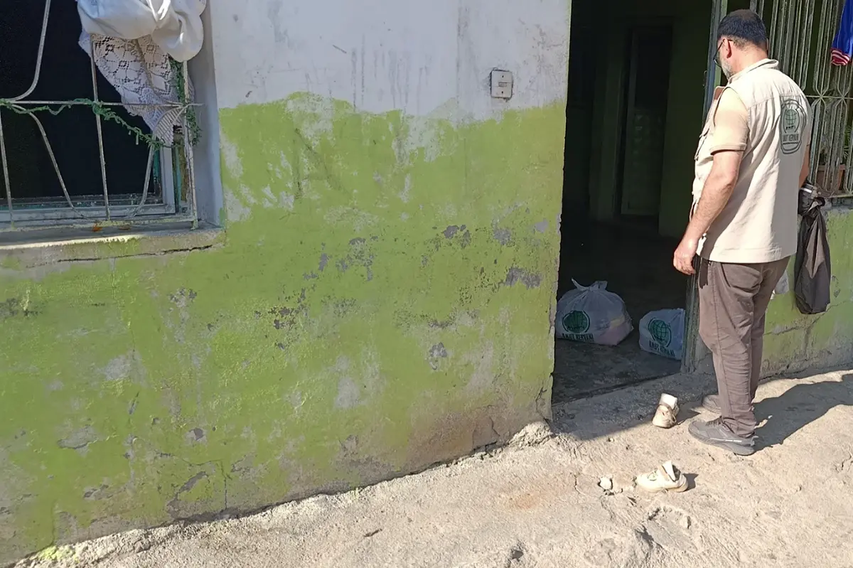 Umut Kervanı Hatay Derneği ihtiyaç sahibi ailelere yardım ulaştırdı galeri görseli 3