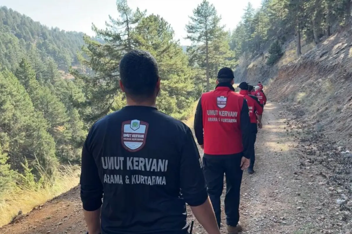 Adana Umut Kervanı Arama Kurtarma ekibi ormanda tatbikat yaptı galeri görseli 1