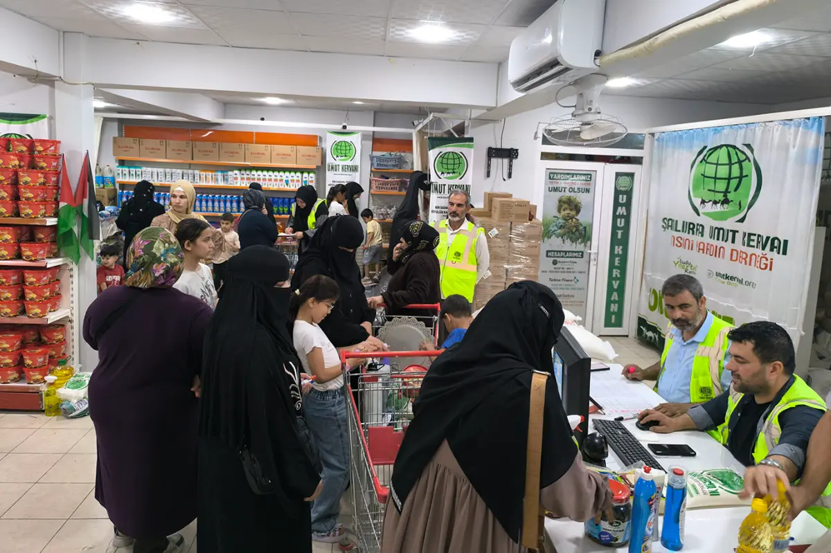 Şanlıurfa Umut Kervan’ından yüzlerce aileye sosyal market desteği galeri görseli 1
