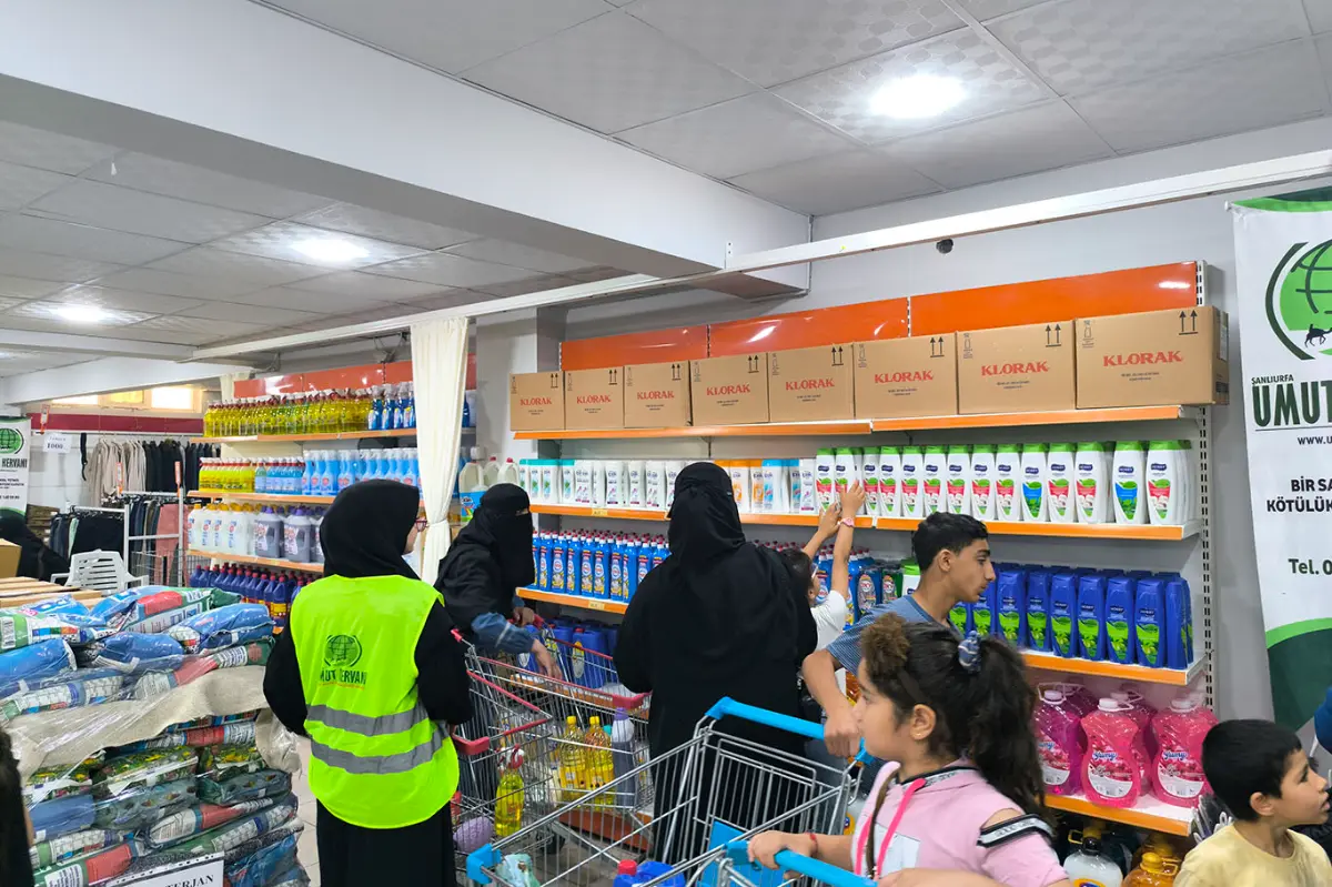 Şanlıurfa Umut Kervan’ından yüzlerce aileye sosyal market desteği galeri görseli 3