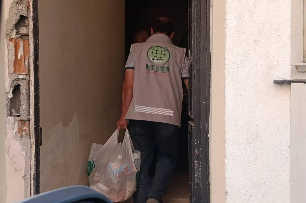 Umut Kervanı Hatay Derneğinden yetim ve ihtiyaç sahiplerine yardım galeri görseli 3