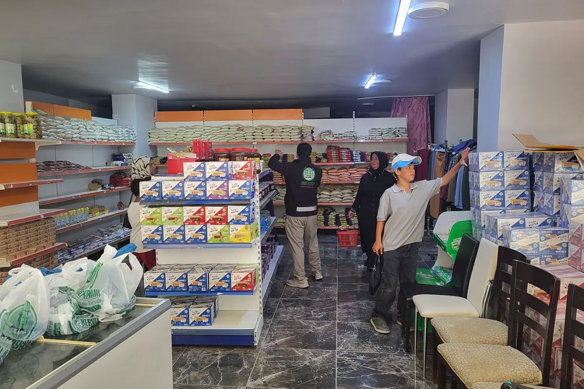 Umut Kervanı Van'da Umut Kart ile yüzlerce aileye umut oluyor galeri görseli 3