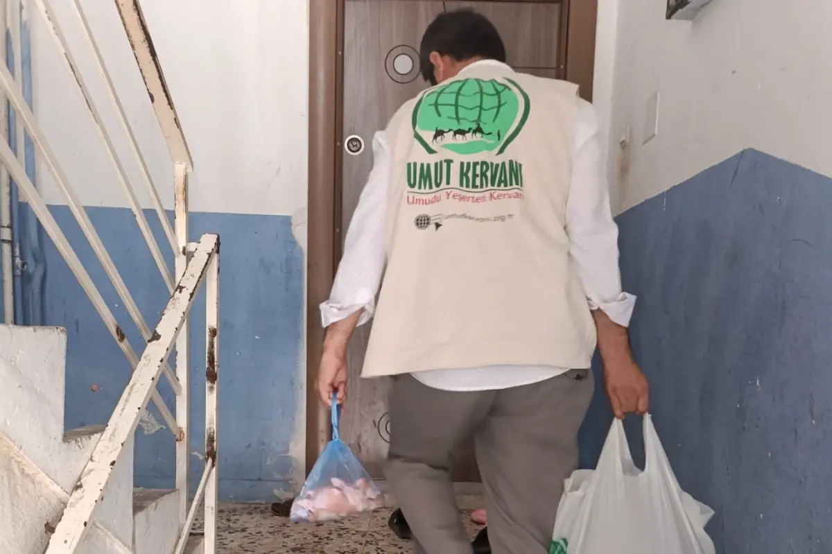 Mersin Umut Kervanından ihtiyaç sahibi ailelere erzak desteği galeri görseli 1