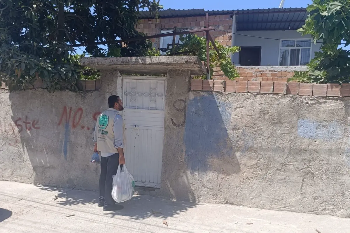 Mersin Umut Kervanından ihtiyaç sahibi ailelere erzak desteği galeri görseli 2