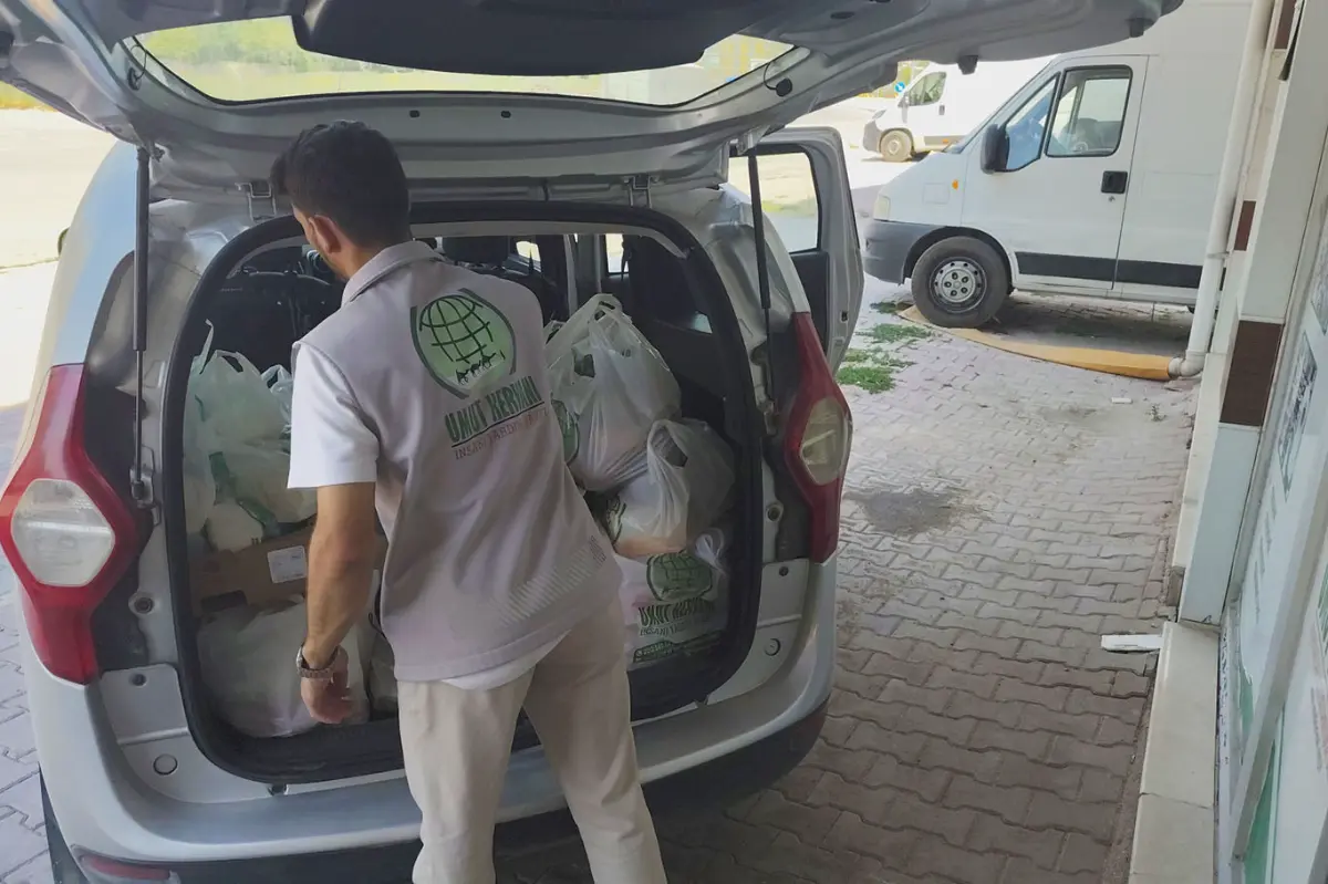 Konya Umut Kervanından yetim ve muhtaç ailelere yardım galeri görseli 7