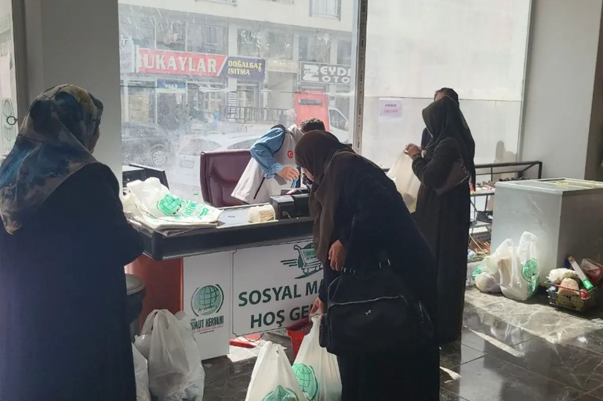 Van'da Umut Kervanı'ndan ihtiyaç sahibi ailelere yardım galeri görseli 3