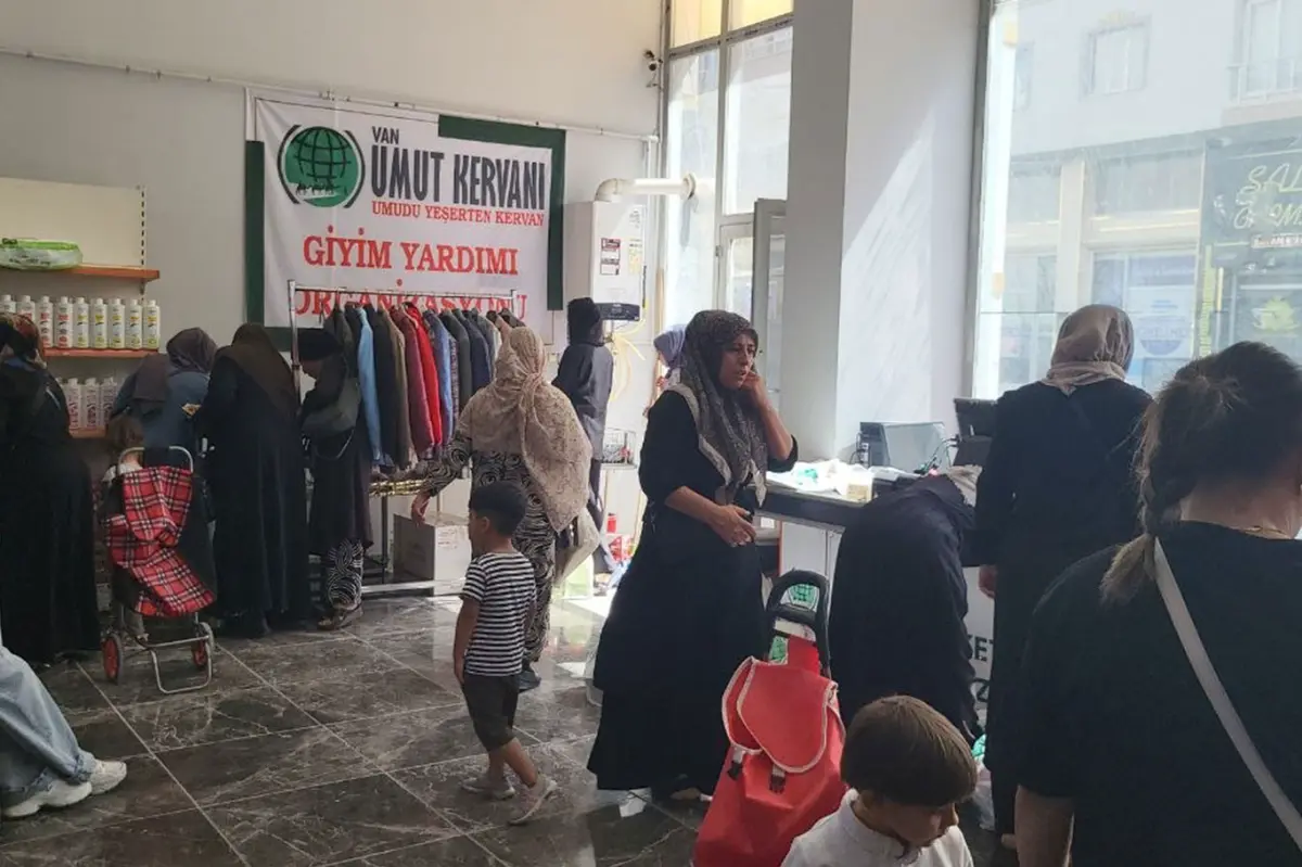Van'da Umut Kervanı'ndan ihtiyaç sahibi ailelere yardım galeri görseli 2