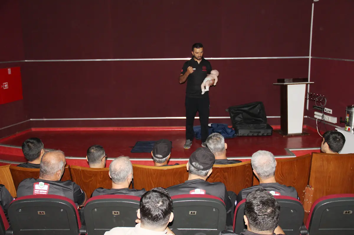 Umut Kervanı Arama Kurtarma ekibine 2 günlük ilk yardım eğitimi galeri görseli 2