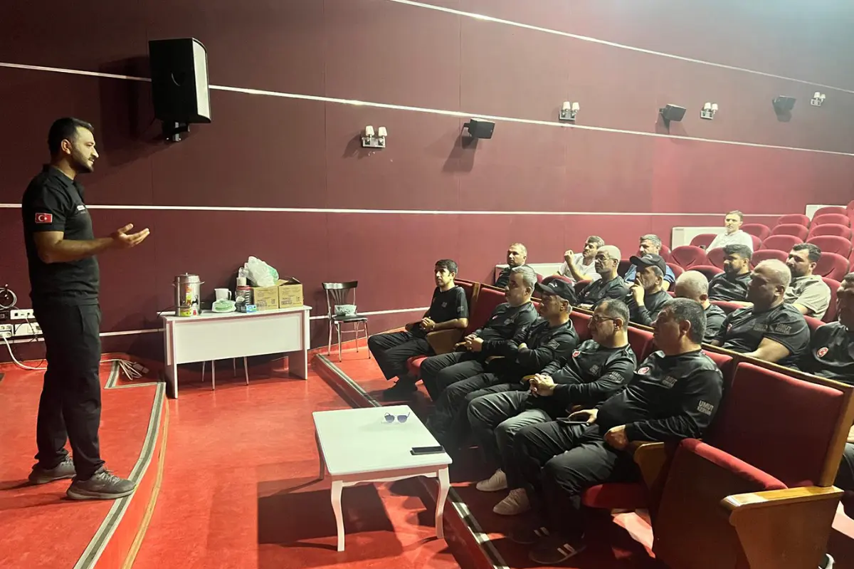 Umut Kervanı Arama Kurtarma ekibine 2 günlük ilk yardım eğitimi galeri görseli 6