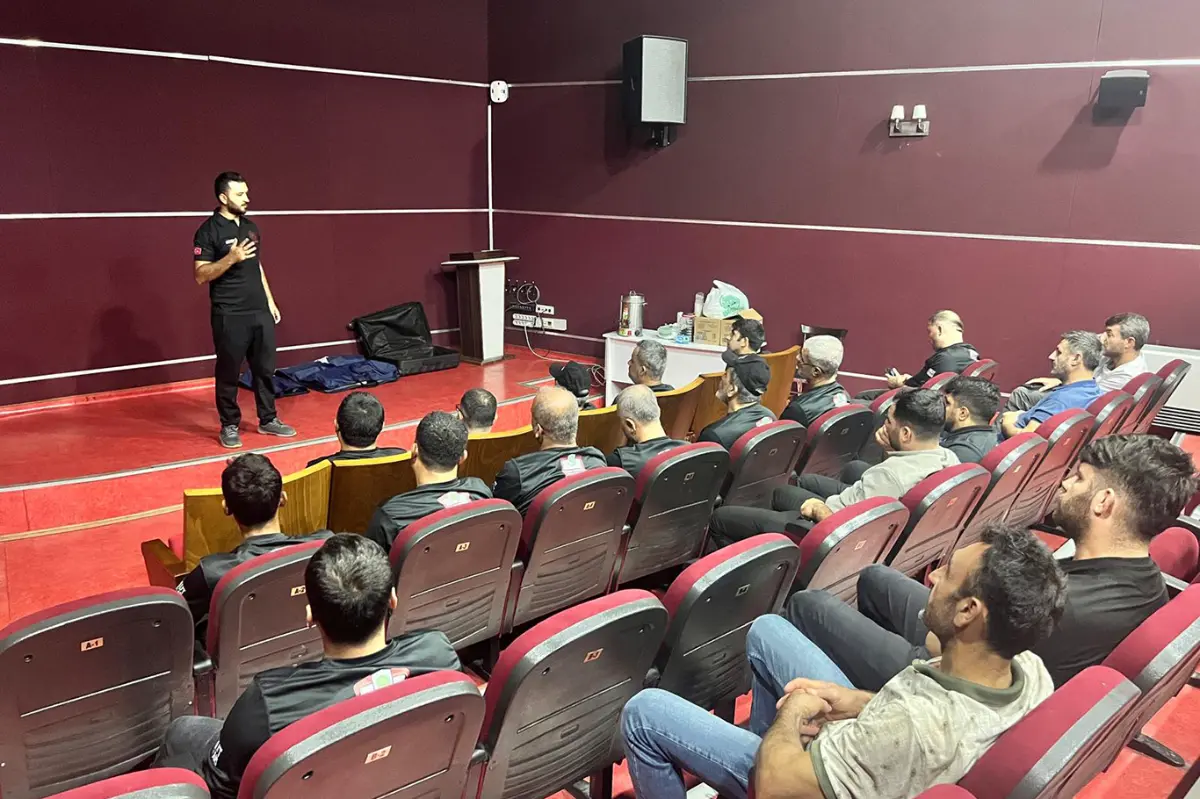 Umut Kervanı Arama Kurtarma ekibine 2 günlük ilk yardım eğitimi galeri görseli 1