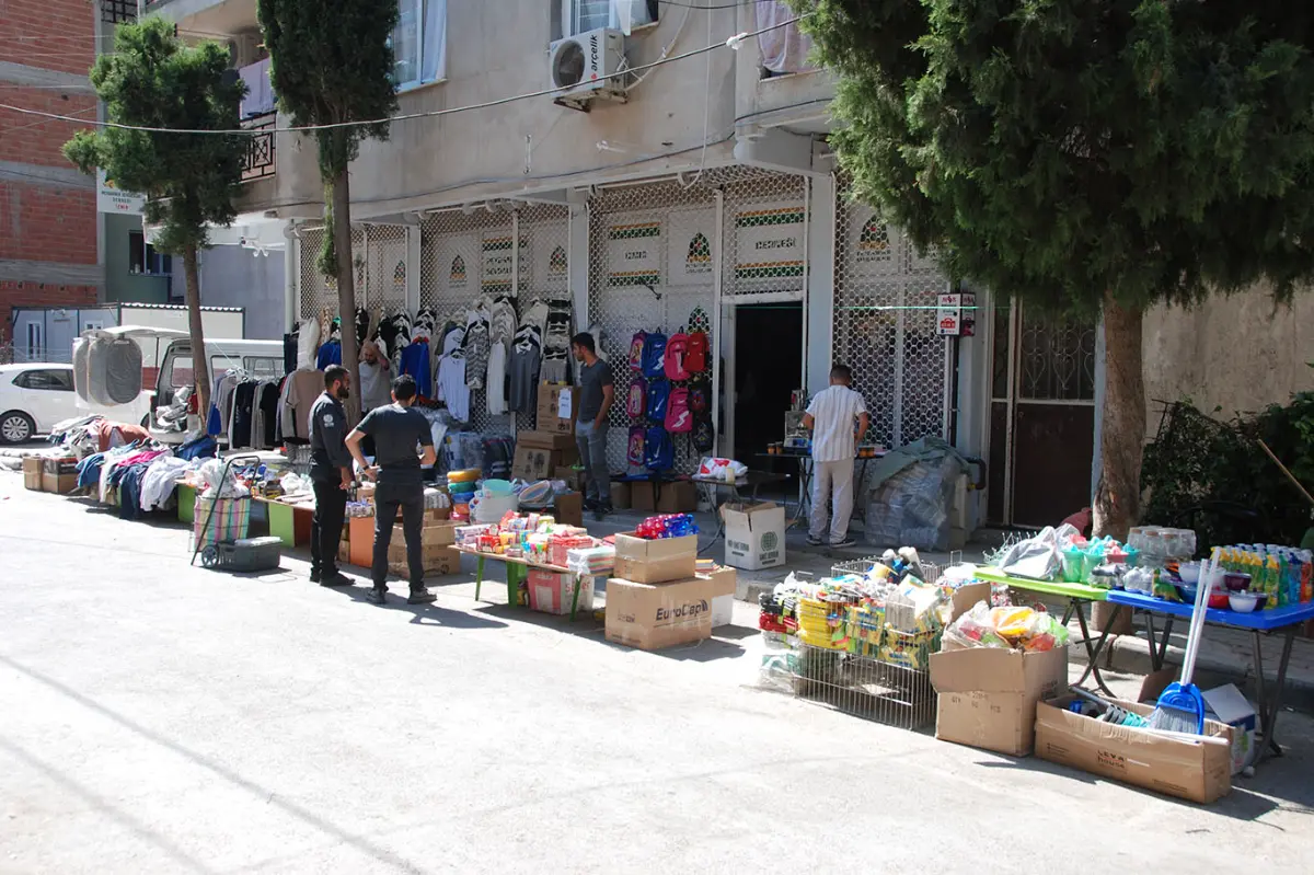 İzmir Umut Kervanı'ndan ihtiyaç sahipleri yararına kermes galeri görseli 6