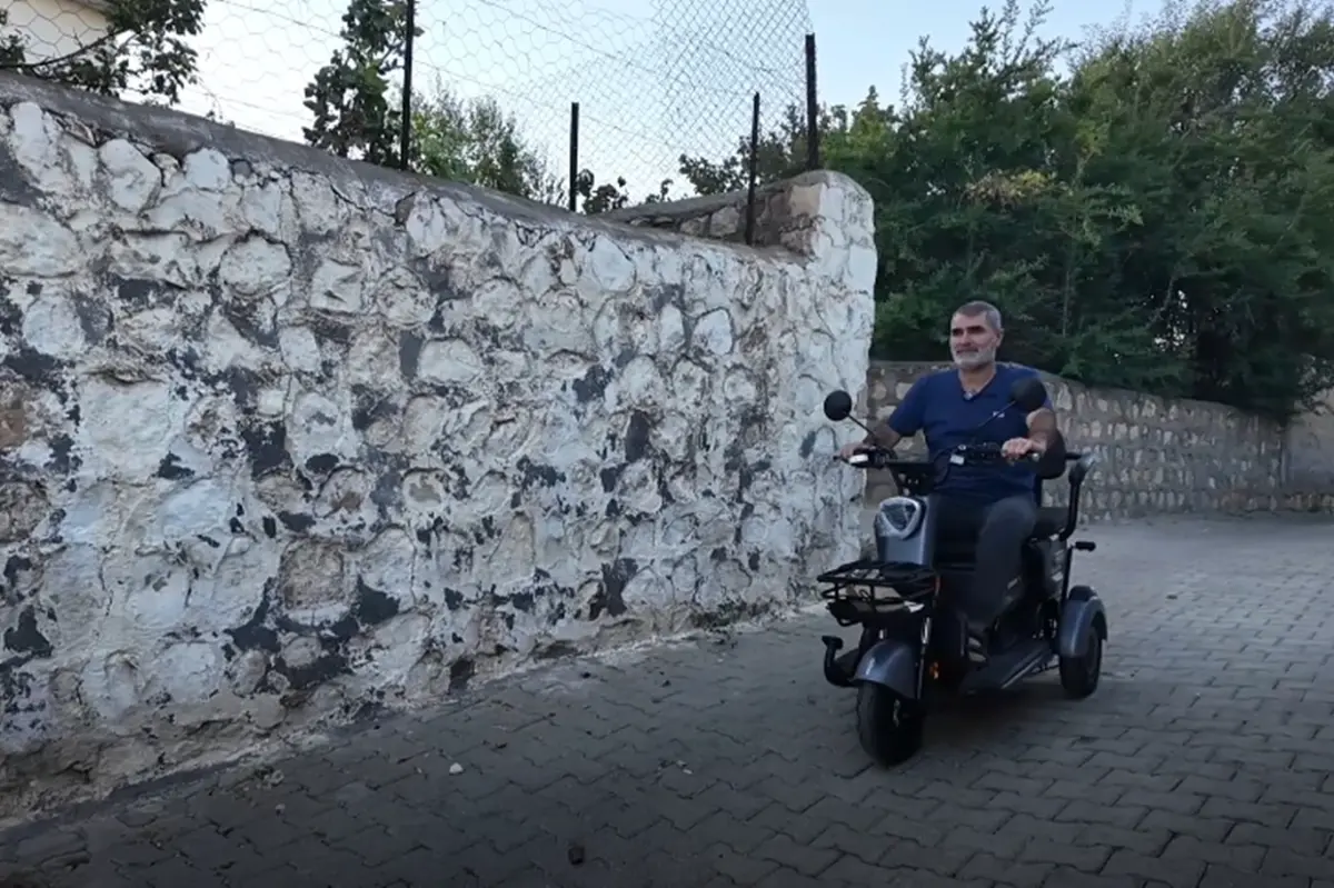 Umut Kervanından engelli vatandaşa akülü motosiklet desteği galeri görseli 1