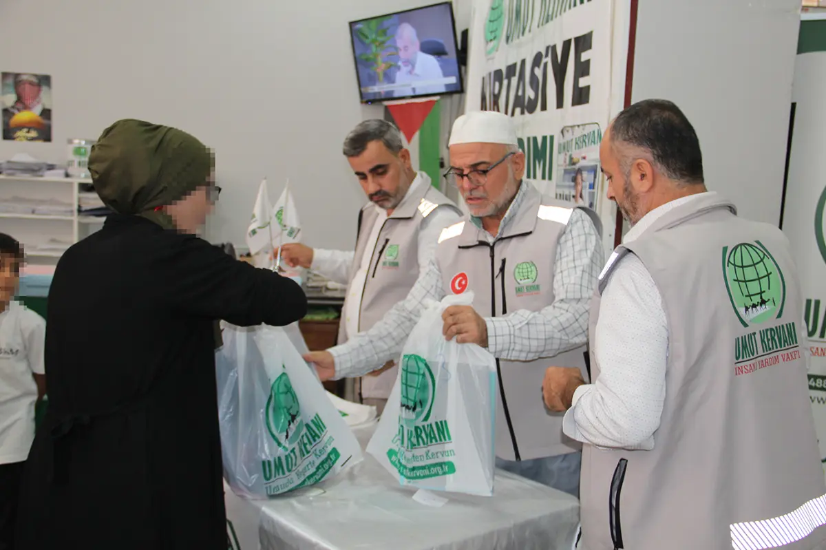 Umut Kervanı Batman'da 450 ihtiyaç sahibi aileye kırtasiye desteği sağladı galeri görseli 1