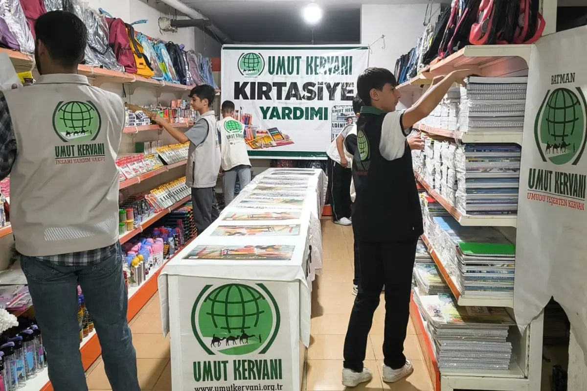 Umut Kervanı Batman'da 450 ihtiyaç sahibi aileye kırtasiye desteği sağladı galeri görseli 5