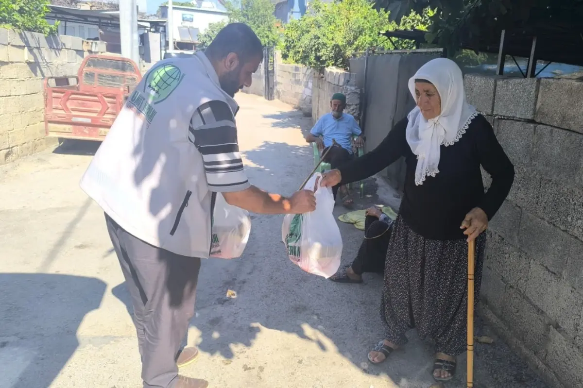 Tarsus Umut Kervanından ihtiyaç sahiplerine et ve yumurta desteği