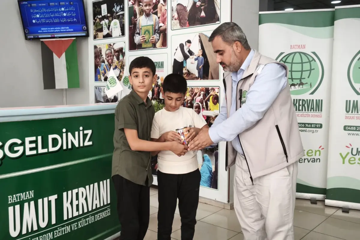 Batmanlı 2 kardeş harçlıklarını Gazze için bağışladı