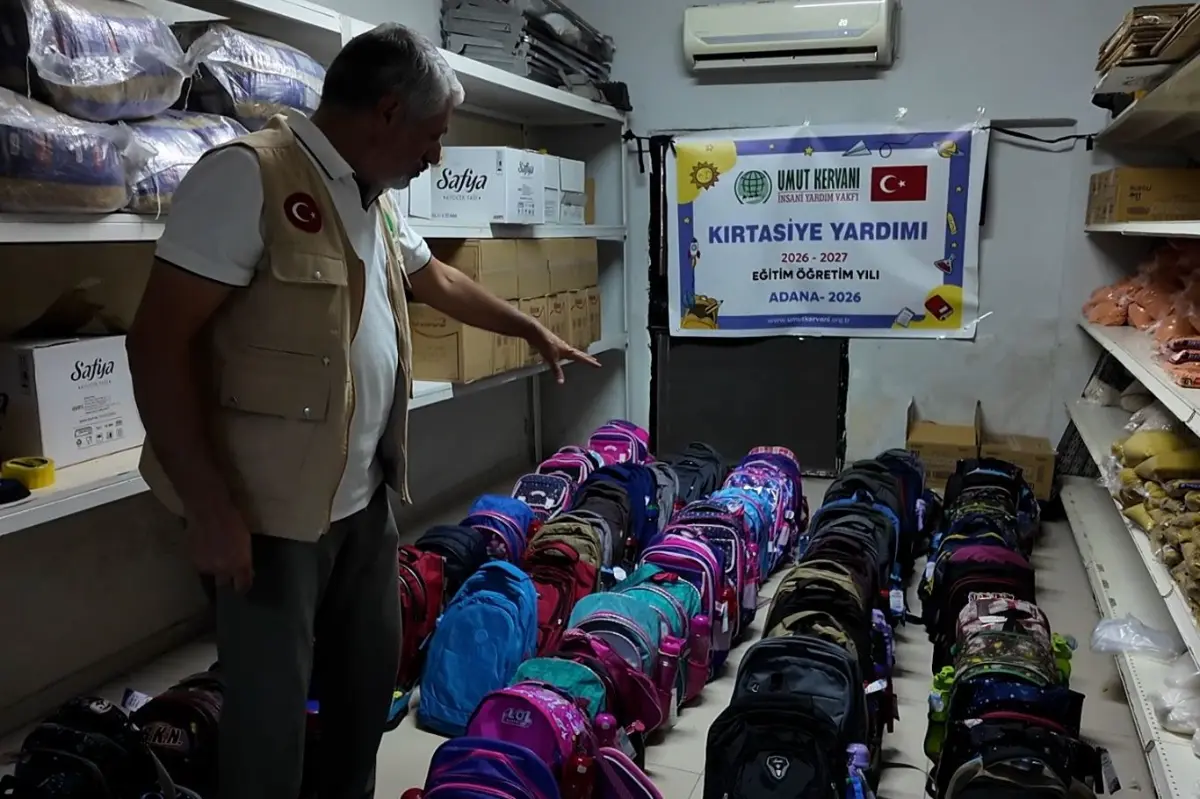 Umut Kervanı Adana'dan ihtiyaç sahibi yüzlerce öğrenciye kırtasiye desteği galeri görseli 2