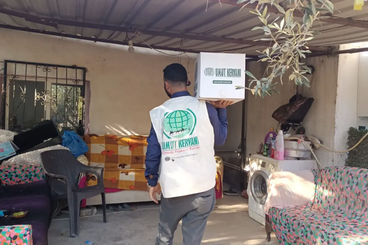 Umut Kervanı İzmir'den onlarca aileye gıda yardımı galeri görseli 3
