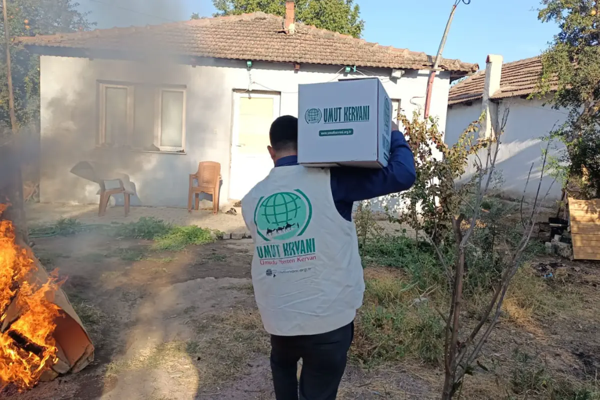 Umut Kervanı İzmir'den onlarca aileye gıda yardımı galeri görseli 16