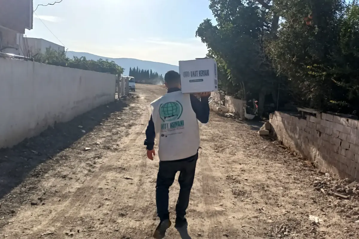 Umut Kervanı İzmir'den onlarca aileye gıda yardımı galeri görseli 4