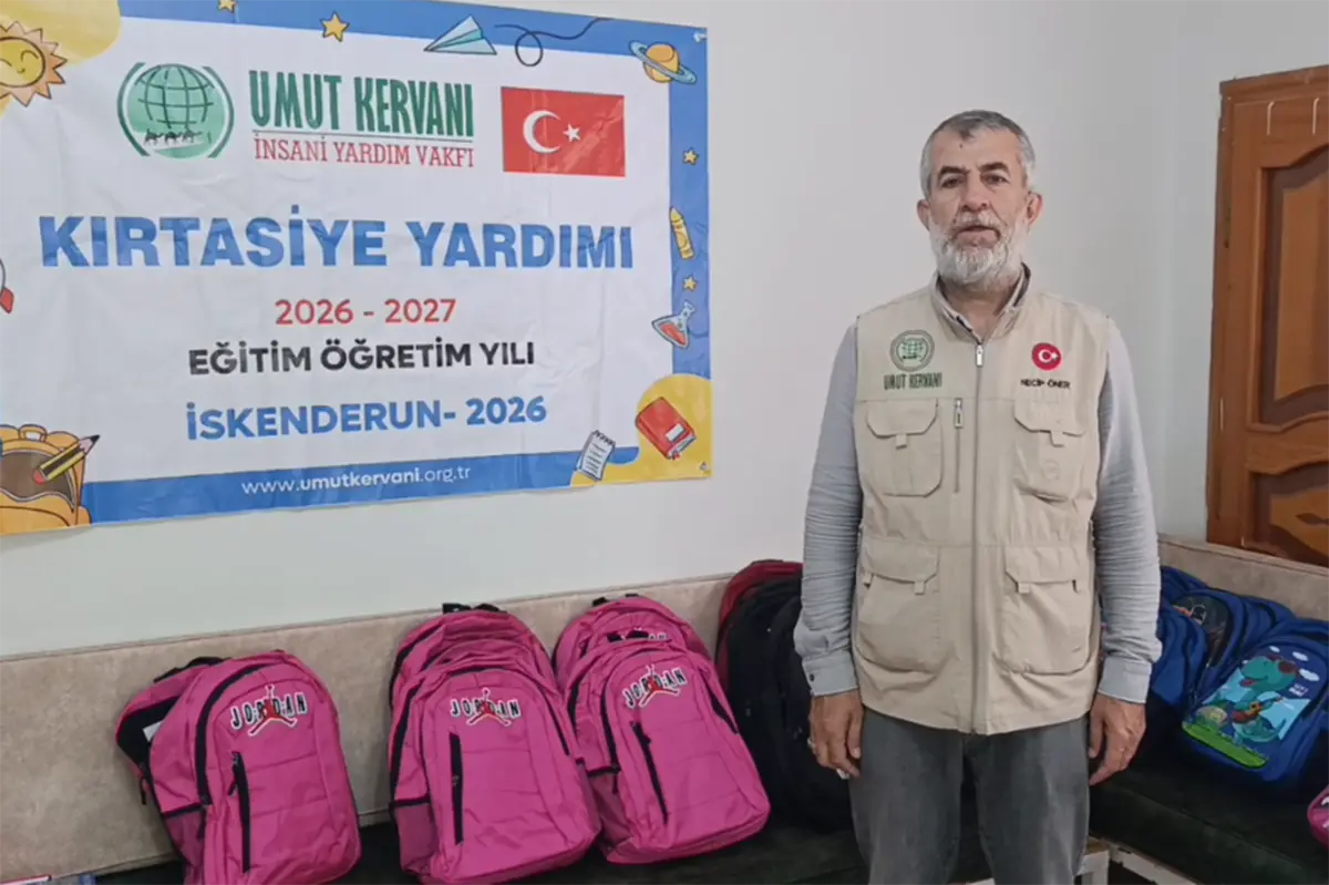 Umut Kervanı'ndan İskenderun’da ihtiyaç sahibi öğrencilere kırtasiye yardımı galeri görseli 1