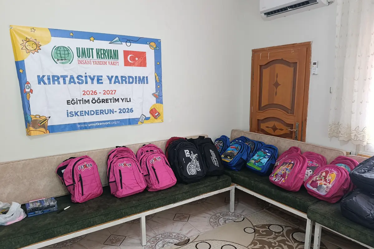 Umut Kervanı'ndan İskenderun’da ihtiyaç sahibi öğrencilere kırtasiye yardımı galeri görseli 4